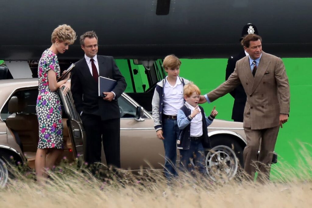 Princesa Diana e os filhos aparecem em fotos de bastidores de The Crown Bastidores de The Crown (Lick News & Photos / splashnews.com)