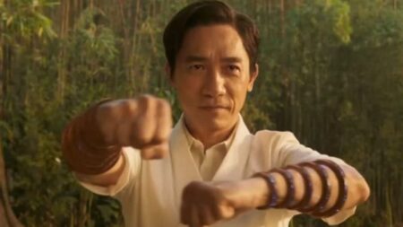 Personagem de Shang-Chi não morreria em final alternativo do diretor Wenwu (Tony Leung) em Shang-Chi e a Lenda dos Dez Anéis (Reprodução / Marvel)