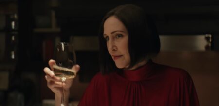 Eleanor Bishop (Vera Farmiga) na série Gavião Arqueiro (Reprodução / Disney+)