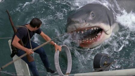 Steven Spielberg achou que trilha sonora de Tubarão era uma piada 20200511 tubarao 1975