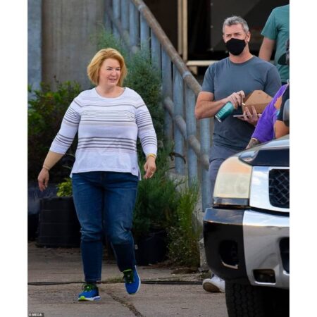 Criticada por usar enchimento, Renée Zellweger rebate e manda recado para canceladores: “Há limites” Renée Zellweger é Pam Hupp em The Thing About Pam (Reprodução)