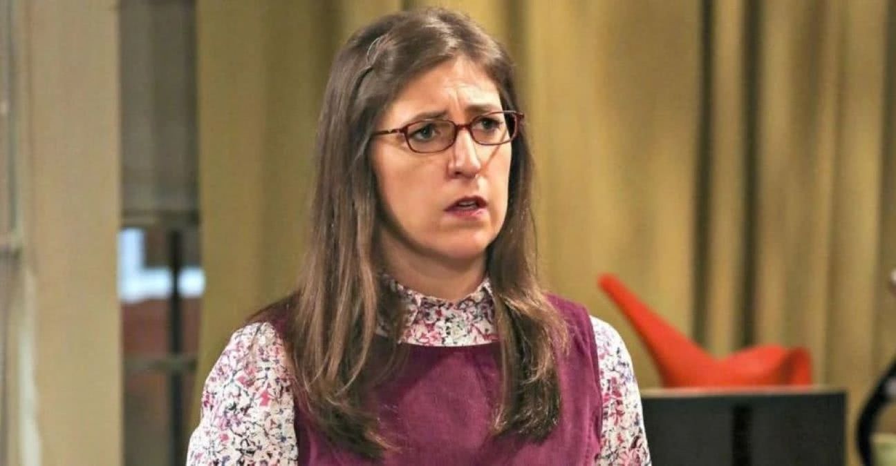 Amy (Mayim Bialik) in The Big Bang Theory (Reproduction)
