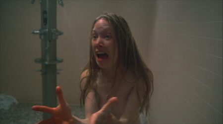 Mulheres também matam: 5 poderosas assassinas da TV e do cinema Cena de Carrie, a Estranha (Reprodução)