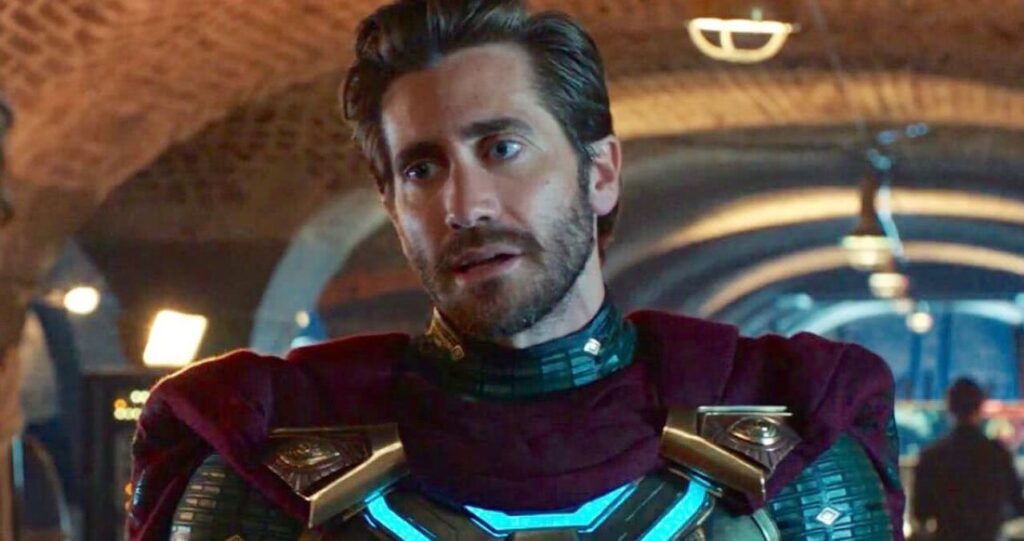 Homem-Aranha: Jake Gyllenhaal diz que precisou reaprender a atuar para fazer o filme Jake Gyllenhaal como Mysterio em Homem-Aranha: Longe de Casa (Reprodução / Marvel)