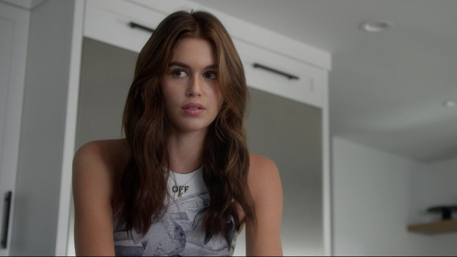 Kendall (Kaia Gerber) em American Horror Story