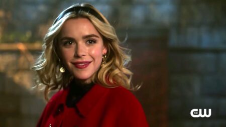 Kiernan Shipka vai estrelar série baseada no filme O Preço da Ambição Kiernan Shipka como Sabrina em Riverdale (Reprodução / The CW)