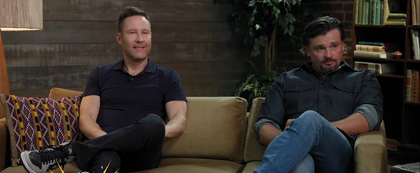 Michael Rosenbaum e Tom Welling comemoram 20 de anos de Smallville