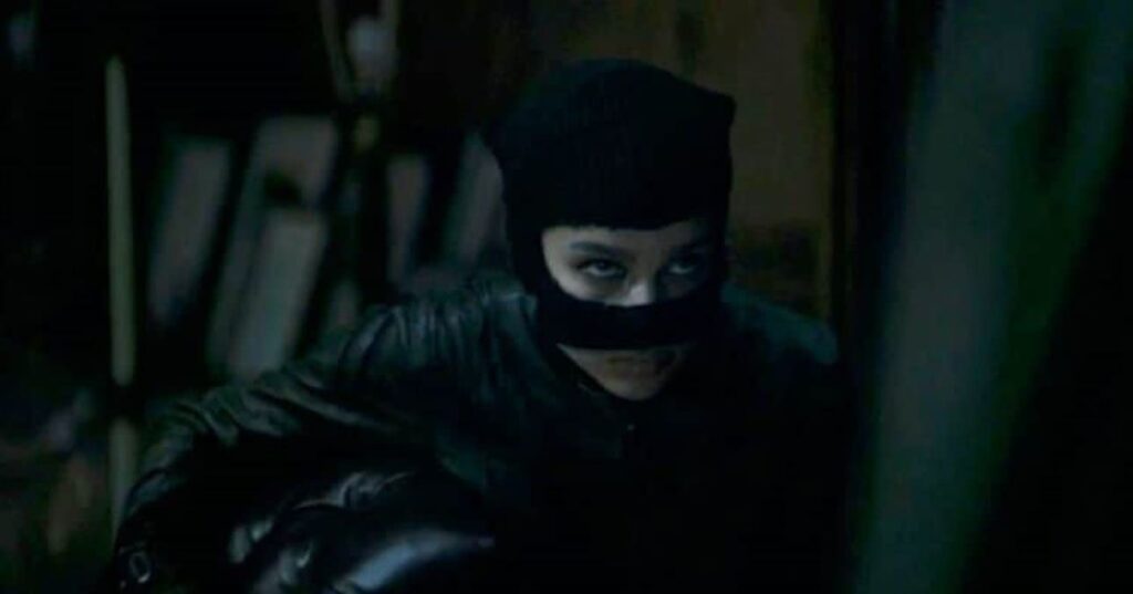 The Batman explorará lado nunca visto de Mulher-Gato, diz atriz Zoë Kravitz como Mulher-Gato em Batman (Reprodução / DC)