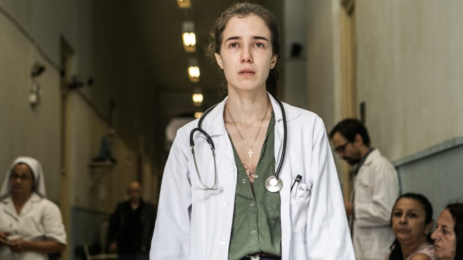 Carolina (Marjorie Estiano) em Sob Pressão