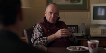 Michael Keaton divide experiência em nova série da Hulu Michael Keaton em Dopesick (Divulgação/Hulu)