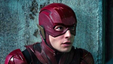 Ezra Miller como Flash (Reprodução / DC)