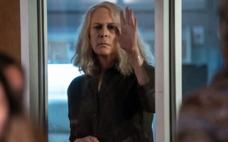 Diretor promete reviravolta no final de Halloween Ends Jamie Lee Curtis em Halloween Kills (Reprodução)