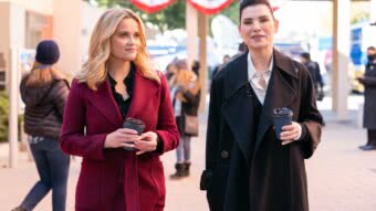 Reese Witherspoon e Julianna Margulies em The Morning Show