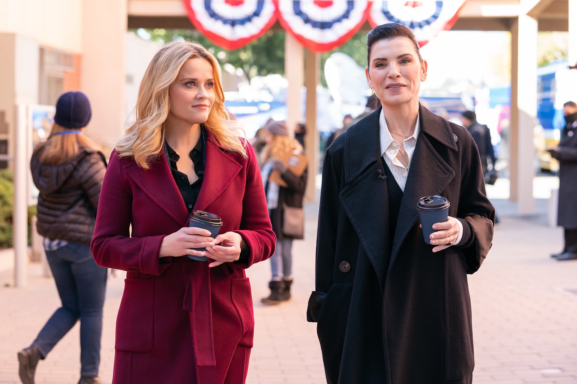 Reese Witherspoon e Julianna Margulies em The Morning Show