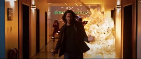 Ator de Venom pode fazer participação especial em Matrix Resurrections Keanu Reeves como Neo em Matrix Resurrections (Reprodução / Warner Bros.)