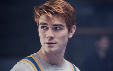 KJ Apa como Archie em Riverdale (