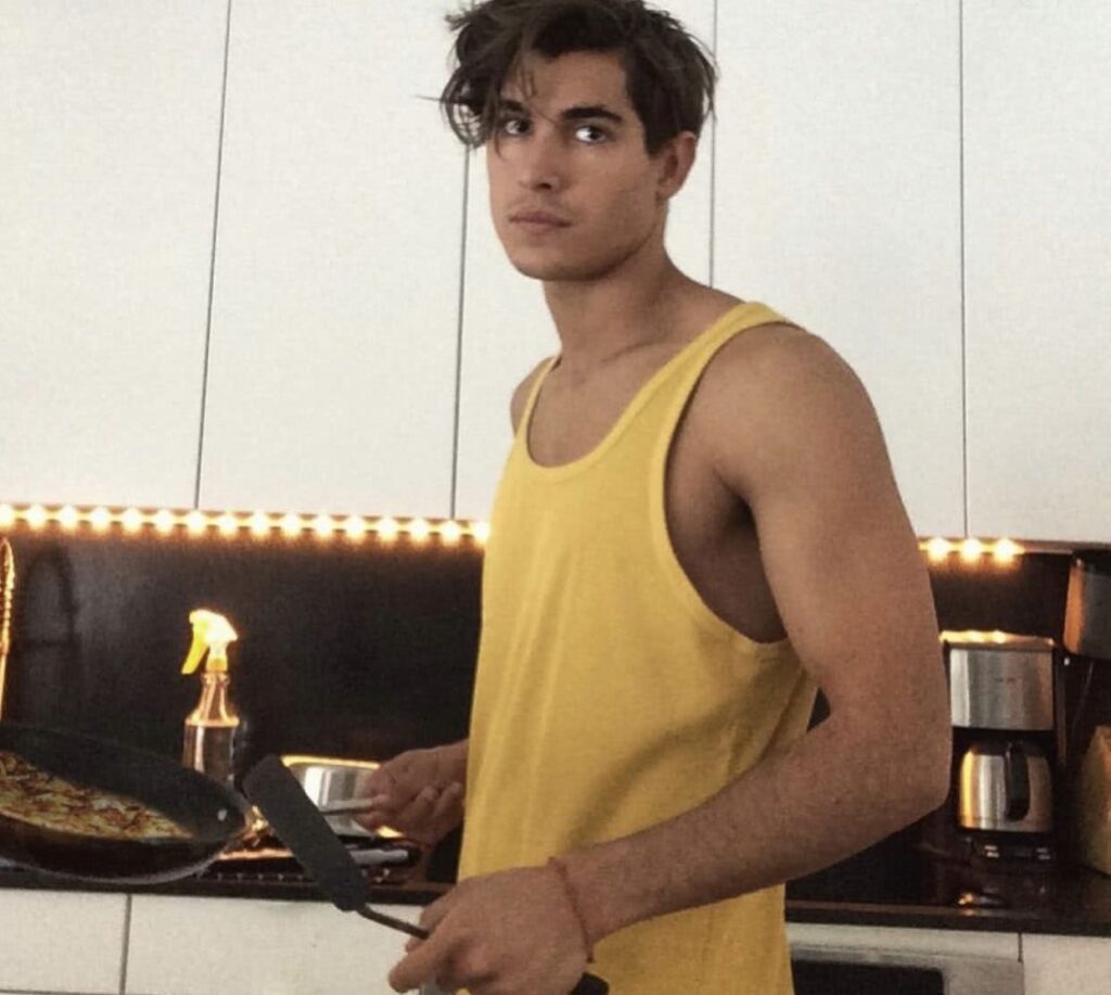 Astro jovem brasileiro vai protagonizar comédia da Netflix 86a23dfe75d2c348eb4d6f573e971914