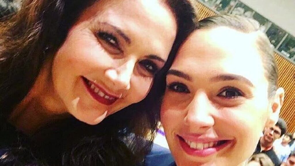 Lynda Carter terá grande papel em Mulher-Maravilha 3 Lynda Carter e Gal Gadot (Reprodução)
