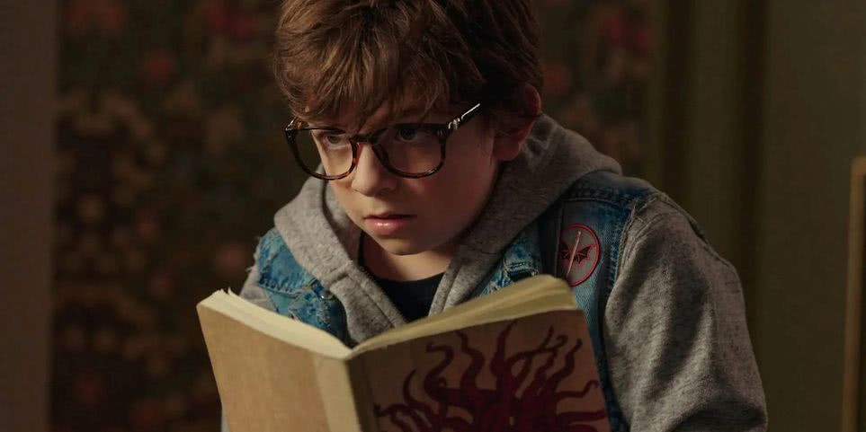 Descubra quem é quem em Contos do Medo, ‘terror’ da Netflix 5 Alex (Winslow Fegley) em Contos do Medo (Reprodução)
