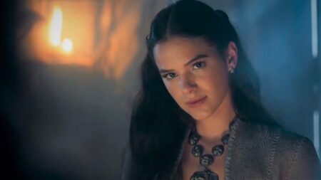Bruna Marquezine em Deus Salve o Rei