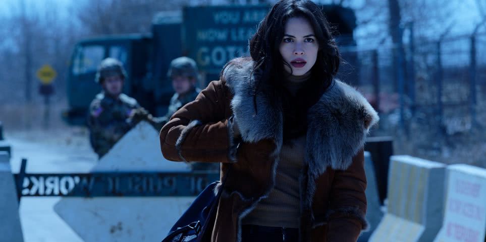 Donna (Conor Leslie) em Titãs (Reprodução)