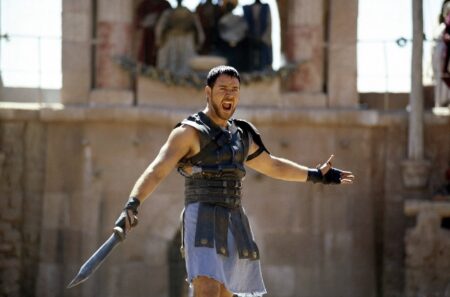 Russell Crowe considerou fugir de Gladiador devido ao seu roteiro “lixo” Gladiador 1