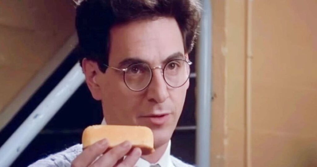 Diretor da franquia Caça-Fantasmas fala sobre tributo para Harold Ramis Harold Ramis em Os Caça-Fantasmas (Reprodução)
