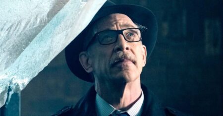 J.K. Simmons em Batgirl será o mesmo Comissário Gordon de Liga da Justiça? J. K. Simmons como Comissário Gordon em Liga da Justiça (Reprodução / DC)