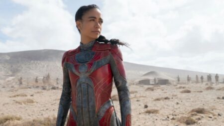Lauren Ridloff como Makkari em Eternos (Reprodução / Marvel)