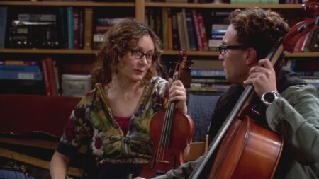 Leonard (Johnny Galecki) e Leslie Winkle (Sara Gilbert) em The Big Bang Theory (Reprodução)