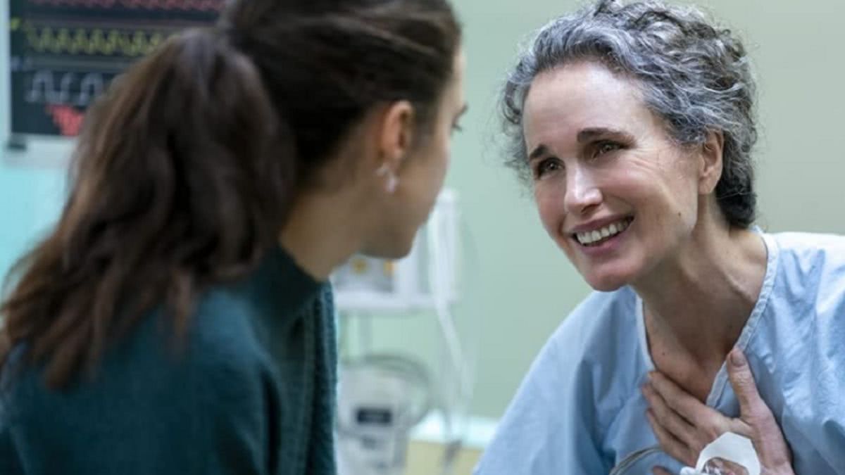 Andie Macdowell em Maid, da Netflix. (Reprodução)