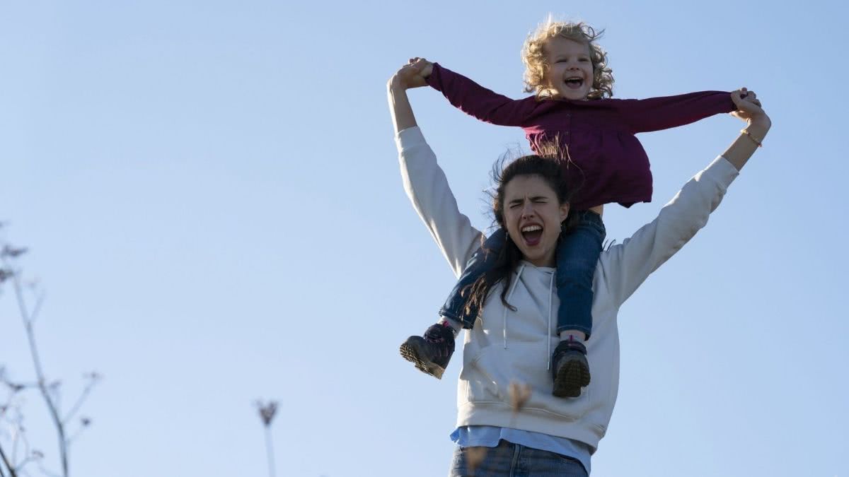 Margaret Qualley e Rylea Nevaeh Whittet. (Reprodução)