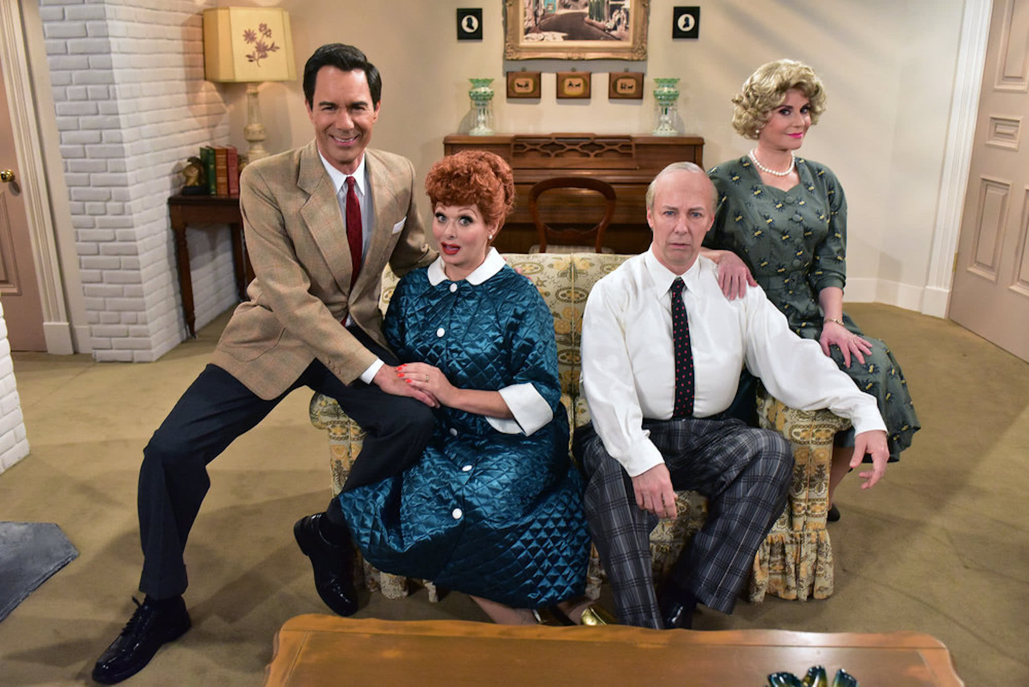 Fãs de Debra Messing não aceitam escalação de Nicole Kidman para filme 1 O Revival de Will e Grace teve um episódio especial que homenageou I Love Lucy (Divulgação)
