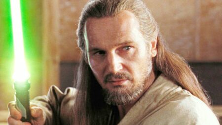Liam Neeson faz agradecimento especial a George Lucas por Obi-Wan Kenobi Qui-Gon (Liam Neeson) em A Ameaça Fantasma (Reprodução)