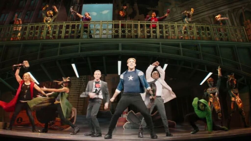 Por que Homem-Formiga apareceu em cena teatral de Gavião Arqueiro? Rogers: The Musical em Gavião Arqueiro (Reprodução / Marvel)
