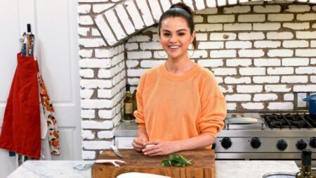Selena Gomez em Selena + Chef (Reprodução / HBO Max)