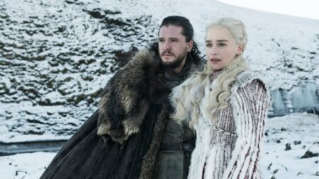Kit Harington confirma presença em convenção de Game of Thrones Kit Harington é Jon Snow e Emilia Clarke é Daenerys Targaryen em Game of Thrones (Divulgação)