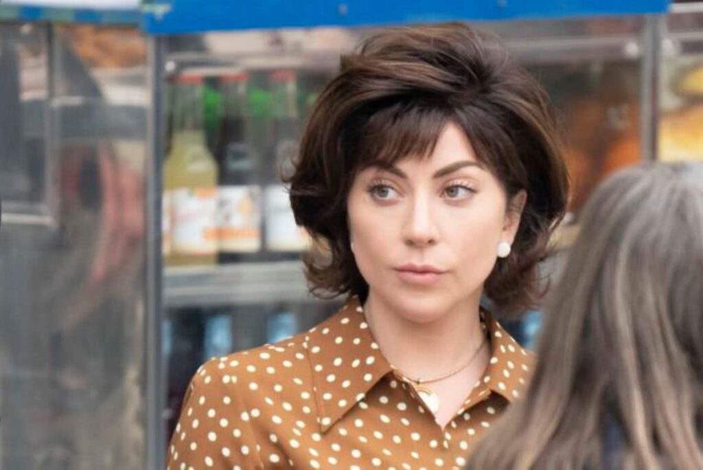 Lady Gaga foi acompanhada por psiquiatra durante filmagens de Casa Gucci Lady Gaga em Casa Gucci (Reprodução)
