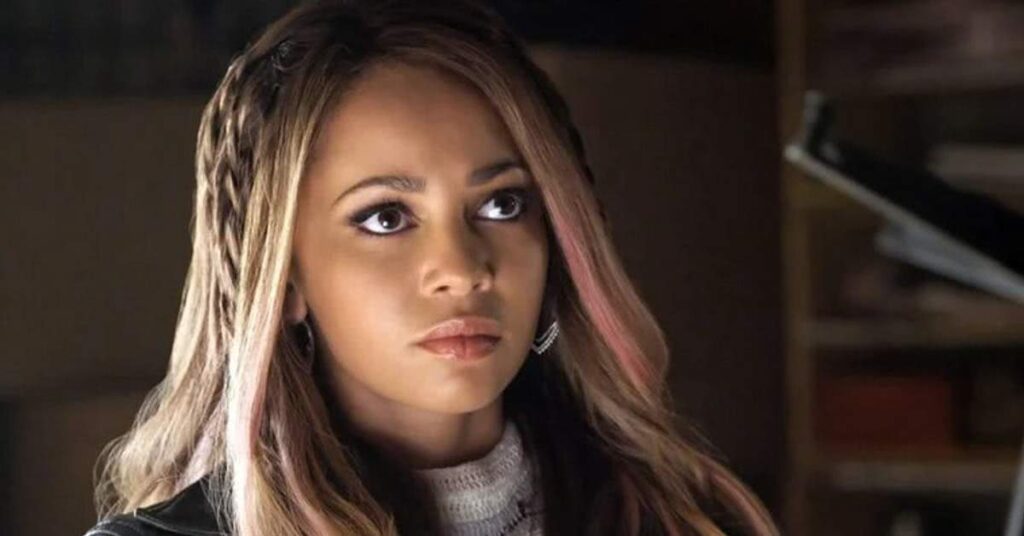 Vanessa Morgan é Toni Topaz em Riverdale (Reprodução)