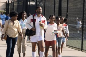 Will Smith é Richard Williams, pai de Venus e Serena Williams (Saniyya Sidney e Demi Singleton) em King Richard: Criando Campeãs (Reprodução)