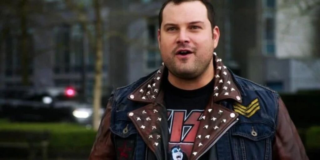 Max Adler como Pyro em The Flash (Reprodução / The CW)