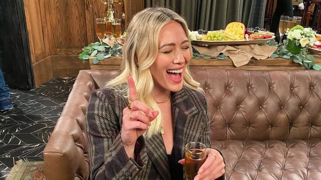 Atriz afirma: How I Met Your Father corrige mancadas de original thewalkupco 240951141 427367482142347 2499344724094850779 n