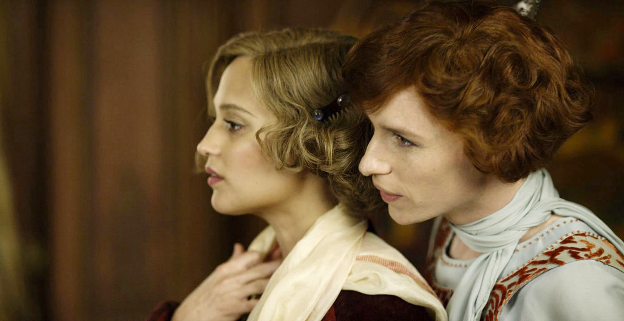 Eddie Redmayne se arrepende de interpretar trans em filme: "Foi um erro" 2 Eddie Redmayne e Alicia Vikander em A Garota Dinamarquesa