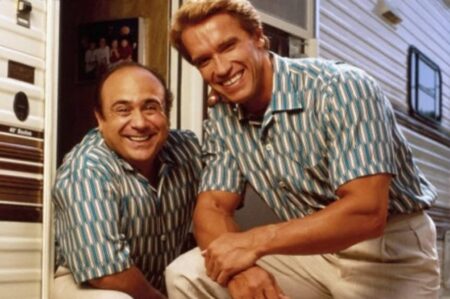 Após morte de diretor, Arnold Schwarzenegger explica como ficará continuação de Irmãos Gêmeos Irmãos Gêmeos (Divulgação)