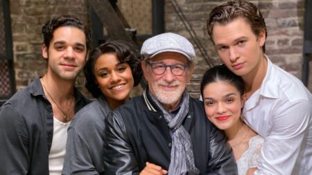 Steven Spielberg e parte do elenco de Amor, Sublime Amor
