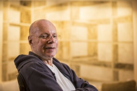 Depois de cometer gafe, Globo homenageia Gilberto Braga no streaming Gilberto Braga
