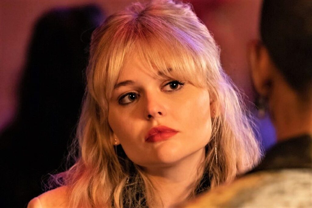 Gossip Girl chega ao fim, e diretor explica acordo feito entre protagonistas: “impossível” Audrey (Emily Alyn Lind) em Gossip Girl