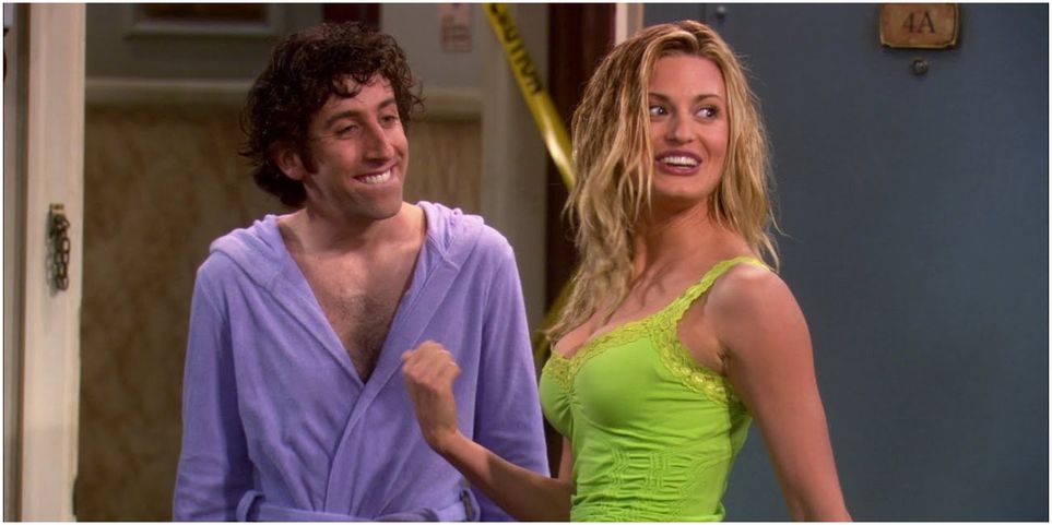 The Big Bang Theory | 4 personagens que apareceram em só um episódio 4 Christy Vanderbel e Howard em The Big Bang Theory (Reprodução)
