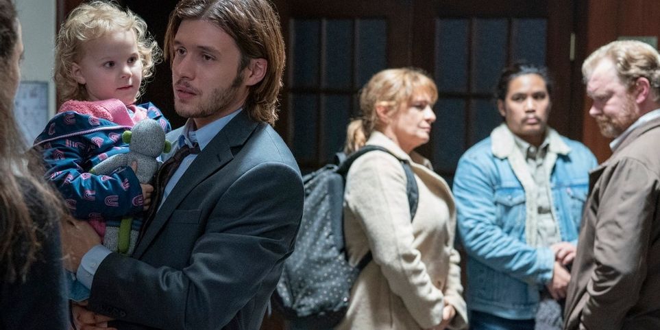 Maid | Quem é mais pobre na série? 6 Ethan em Maid Reproducao