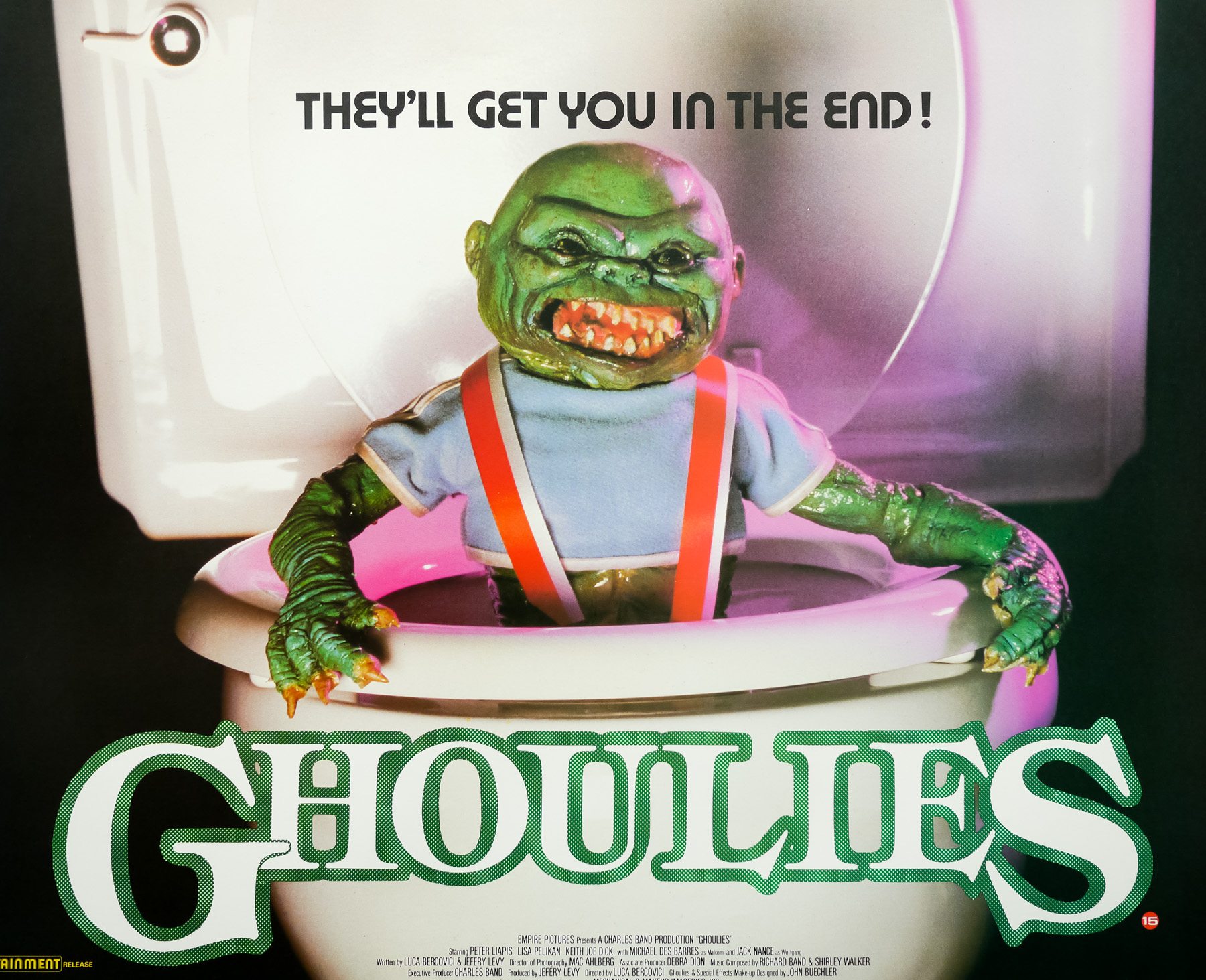 Veja os principais Easter Eggs e referências da season finale de Chucky 2 Pôster de Ghoulies (Divulgação)